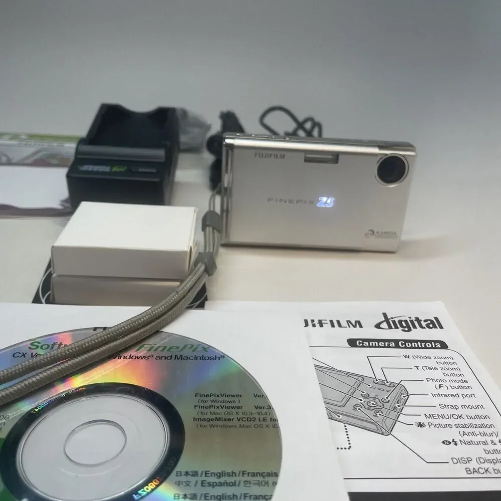 Fuji FinePix Z5fd 6.3MP Silver Y2K Digicam Bundle + New BatteryCar Charger Case!
